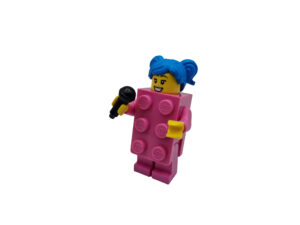 `LEGO Roze Brickgirl met microfoon