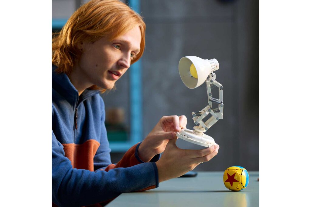 LEGO 21357 Ideas Disney Pixar Luxo Jr. - Afbeelding 2