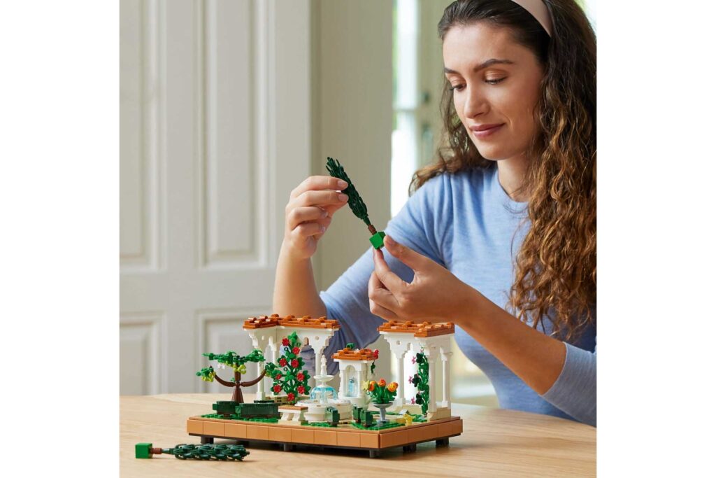 LEGO 10359 Icons Tuin met fontein - Brickspoint