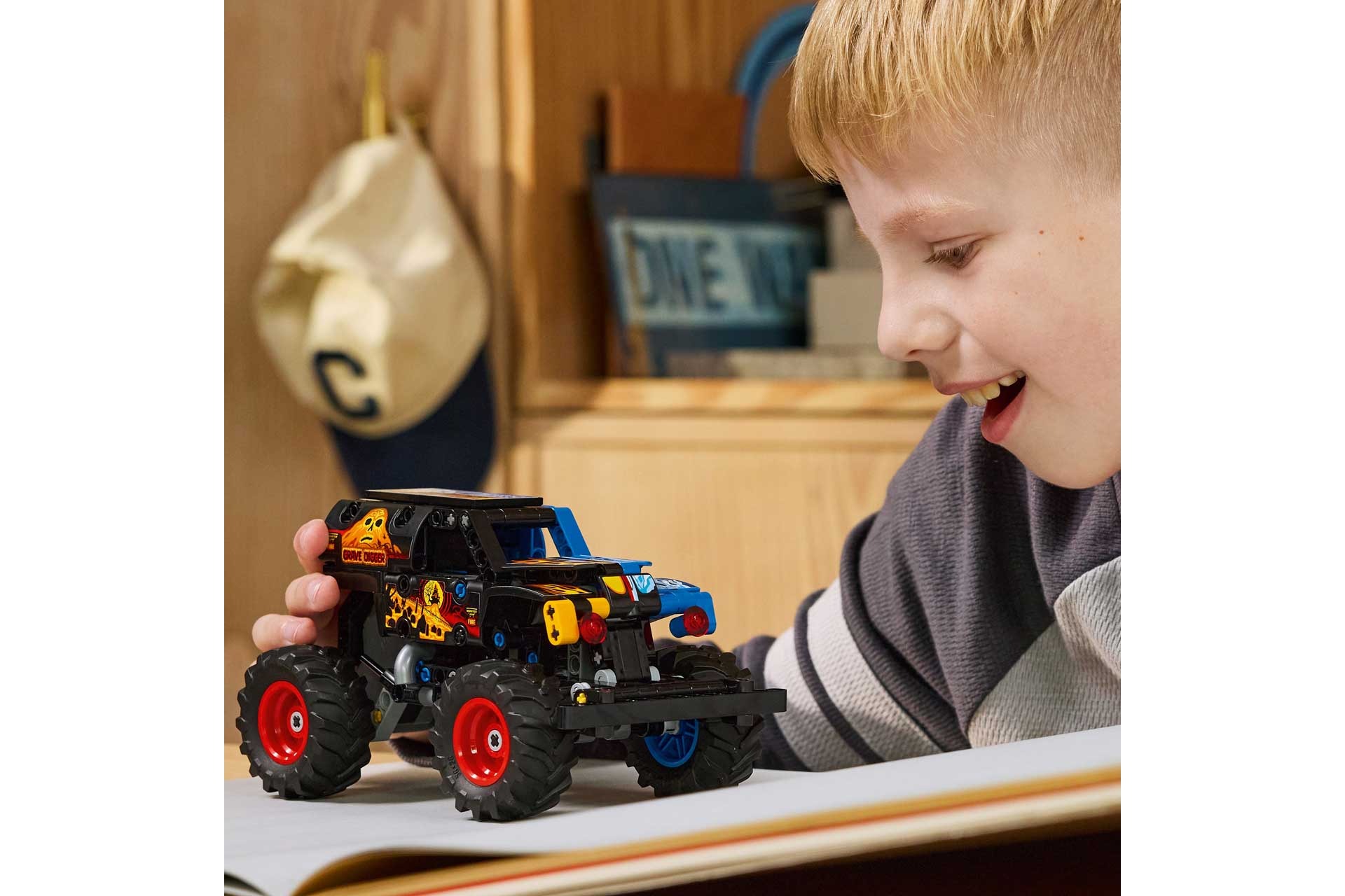 LEGO 42219 Monster Jam™ Grave Digger™ vuur en ijs - Afbeelding 10