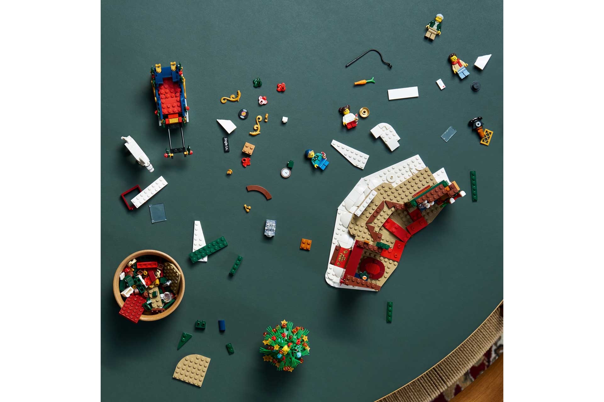 LEGO 11387 – Icons Oma’s kersthuis - Afbeelding 9