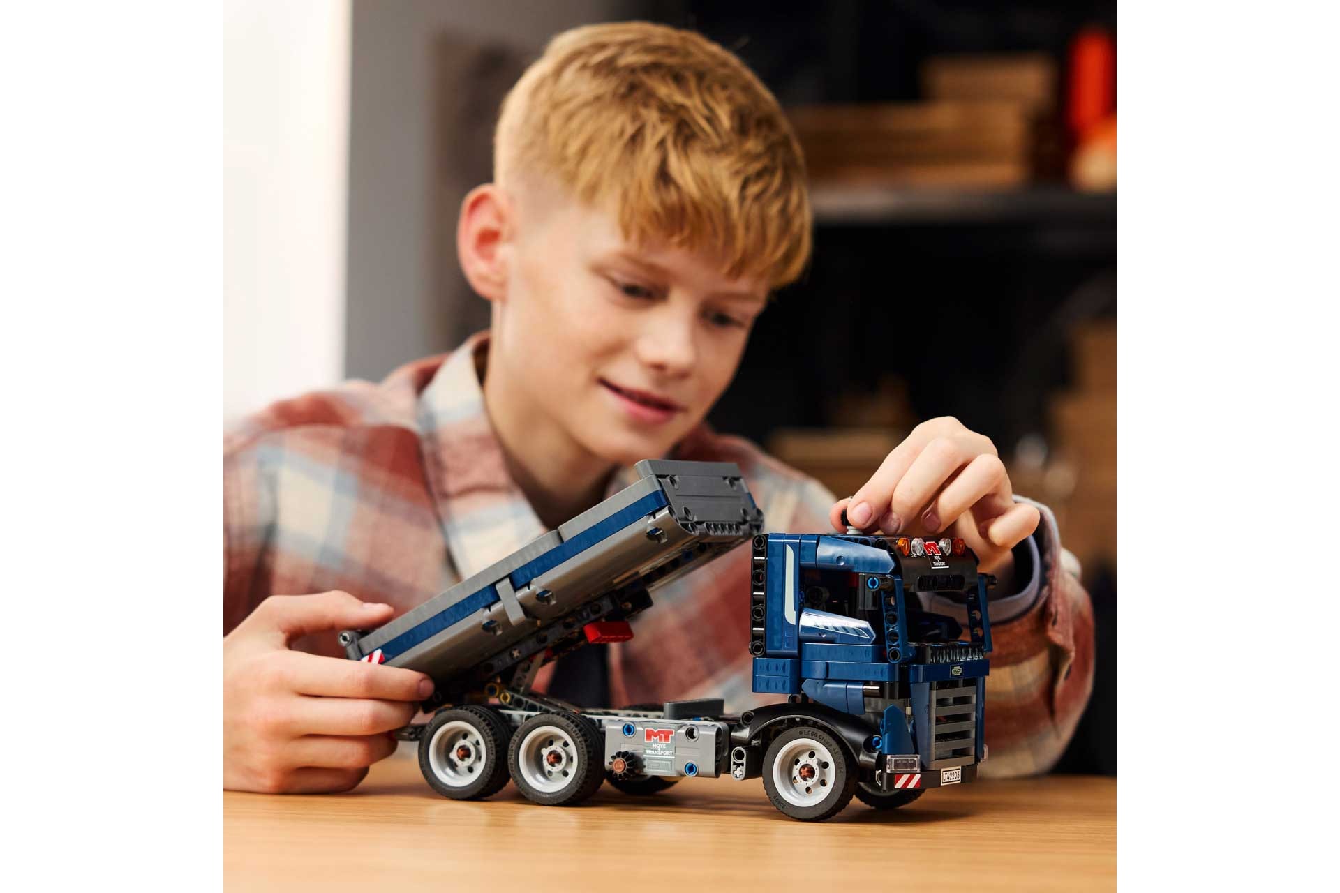 LEGO 42203 Technic Vrachtwagen met kiepfunctie - Afbeelding 4